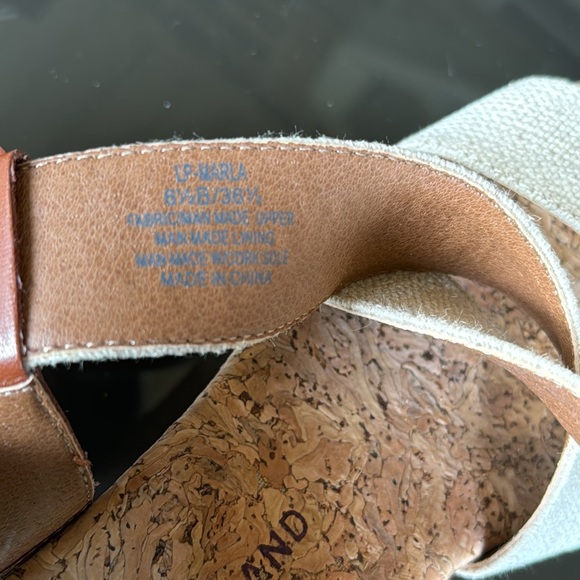 Lucky Brand Marla Natural/Brick Canvas Wedge Sandals, 6.5, in Original Box - Picture 9 of 13